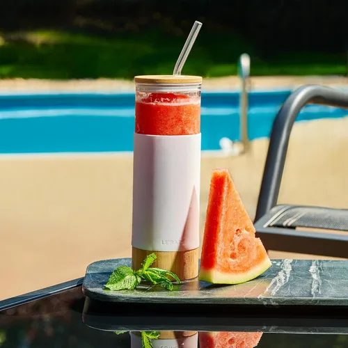 Vista 7 de Vaso de vidrio prémium de 20 onzas con popote y tapa de bambú y base con funda protectora de silicona, sin BPA, botella de agua Growler