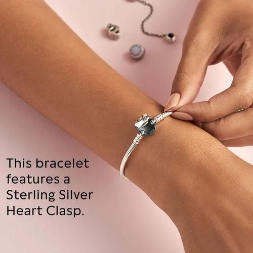 Vista 5 de Pandora Moments - Pulsera de cadena de serpiente con cierre de corazón, pulsera con dijes compatibles con momentos, viene con caja de regalo