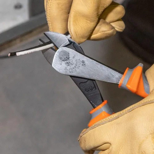 Vista 12 de Klein Tools 9418R - Juego de herramientas aisladas de 1000 V, fabricado en Estados Unidos, con cortador lateral, cortador diagonal, alicates