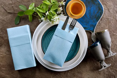 Vista 2 de Servilletas de papel desechables azul bebé con bolsillo incorporado para cubiertos, servilletas de tacto de lino absorbentes para cocina, baño