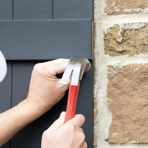 Vista 9 de Ekena Millwork Vinilo estándar, dos paneles iguales con persianas de panel elevado, LP2S12X03900MB