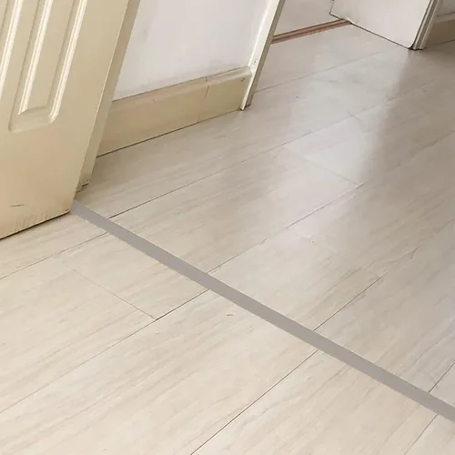 Vista 3 de Tira flexible de transición de suelo de PVC, transición de suelo autoadhesiva de 2 pulgadas de ancho, tira divisora plana de vinilo elegante