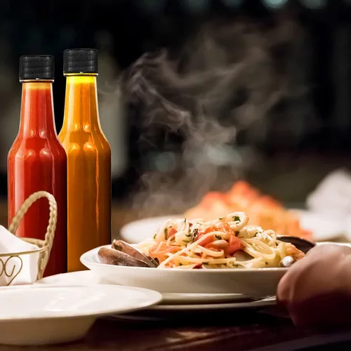 Vista 7 de Paquete de 21 botellas de salsa picante de 5 onzas para cocina, botella de vidrio Woozy con tapas de rosca negras, inserto de gotero, cápsula