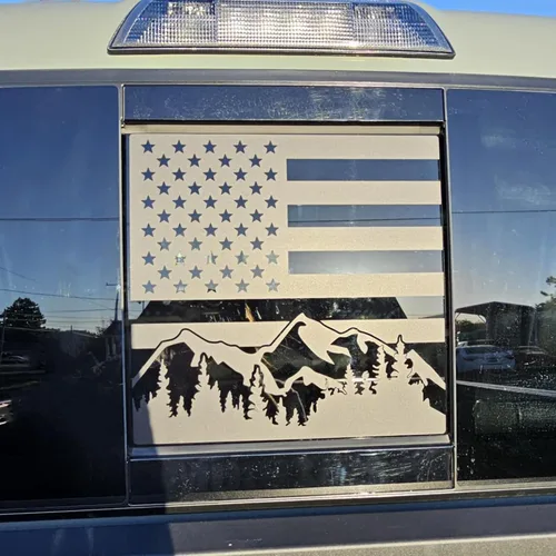 Calcomanía de vinilo para ventana central trasera trasera compatible con Toyota Tacoma 2005-2015 2016-2023 Mountain Scene American Flag (Negro mate)