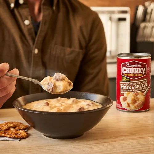 Vista 5 de Campbell's Chunky Sopa de papa al horno con bistec y queso, lata de 18.8 onzas