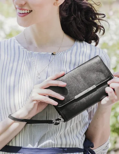 Vista 5 de MUNDI - Cartera de mano espaciosa con correa extraíble para la muñeca y función de bloqueo RFID para mujer, negro, L