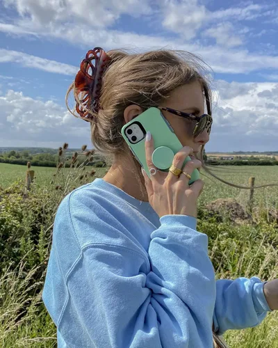 Vista 7 de OtterBox + Funda Pop Symmetry Series para iPhone SE (2020), iPhone 8, iPhone 7 (no Plus), embalaje al por menor - Negro