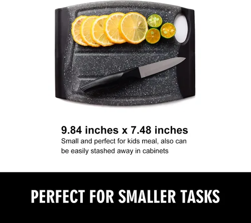 Vista 2 de Mini tabla de cortar, plástico de 7.48 pulgadas, bordes antideslizantes, múltiples ranuras para jugos, apta para lavavajillas, sin BPA, mango