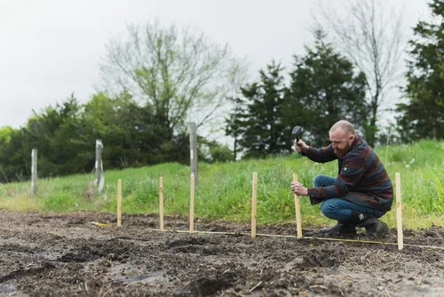 Vista 6 de Martillo y mazo de Hooyman con construcción resistente, mango ergonómico antideslizante con empuñadura en H, núcleo de fibra de vidrio, acero