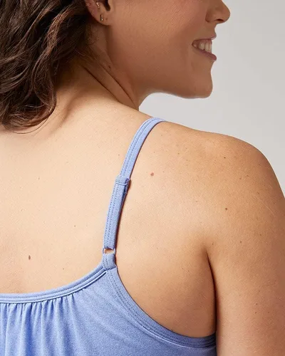 Vista 5 de 32 DEGREES Camiseta de tirantes para mujer, drapeada, con copa integrada