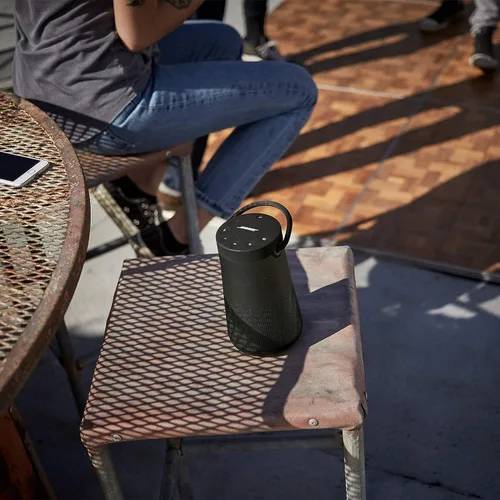 Vista 5 de Bose SoundLink Revolve+ (Serie II) Altavoz Bluetooth, Altavoz portátil con micrófono, inalámbrico y resistente al agua con sonido de 360 grados