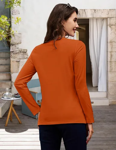 Vista 6 de MAGCOMSEN Camisetas de manga larga con cuello en V para mujer, básicas de algodón, camisetas casuales de ajuste clásico, suaves y transpirables