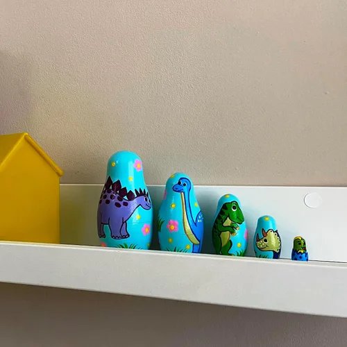 Vista 6 de AEVVV Juego de 5 muñecas anidables de dinosaurio, muñecas rusas de dinosaurio, figuras de dinosaurio de madera