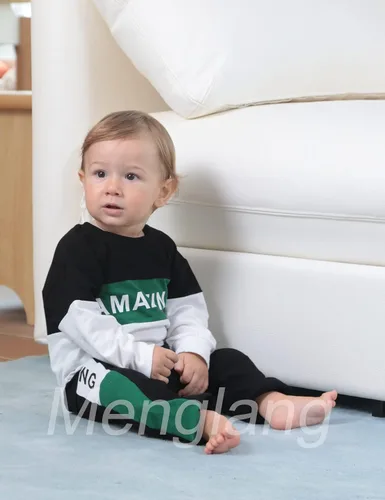 Vista 2 de Menglang Conjunto de sudadera y pantalones de manga larga con letras, ropa para bebé niño para otoño e invierno