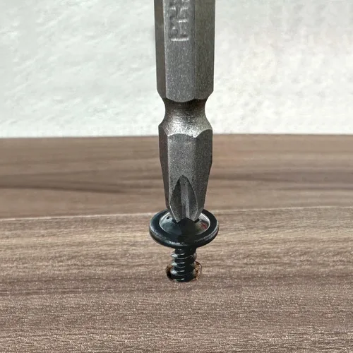 Vista 3 de Tornillos de madera negra, #8-32 Kit surtido de tornillos de 155 piezas Phillips modificada cabeza de armadura de madera tornillos de metal rápido