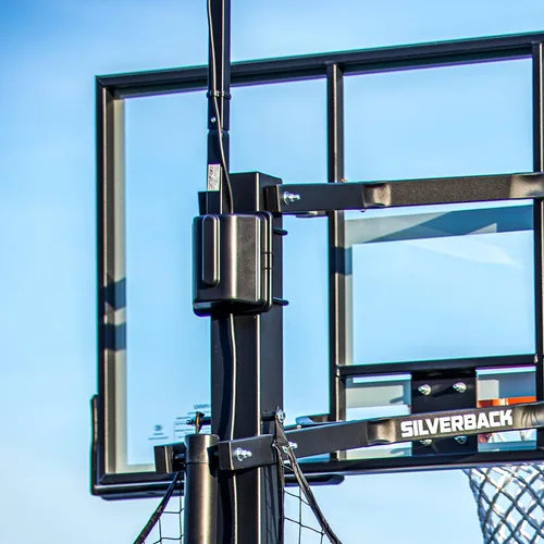 Vista 13 de Luz de aro de baloncesto LED Silverback ilumina el tablero, el aro y la cancha y se adapta a los aros Silverback y Goaliath cuadrados para tierra
