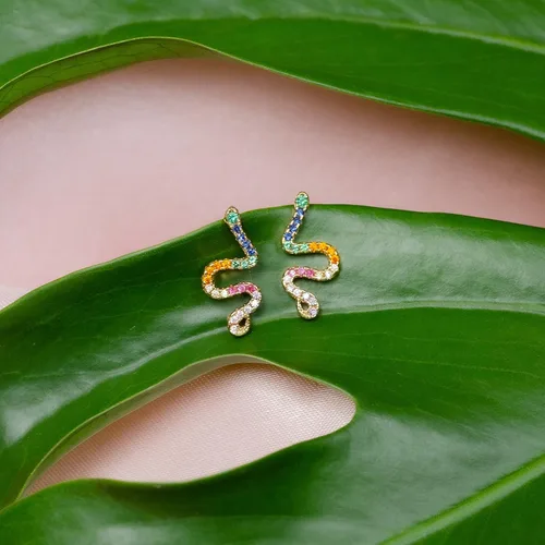 Vista 3 de LAVLA Pendientes de serpiente chapados en oro de 18 quilates con circonita cúbica para mujer y adolescente
