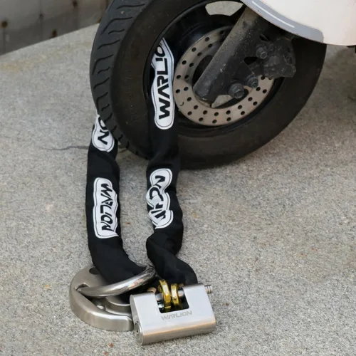 Vista 2 de WARLION Kit de bloqueo de cadena de motocicleta resistente, cadena de seguridad a prueba de cortes de 4 x 516 pulgadas y candado de acero inoxidable