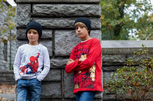 Vista 6 de Marvel Spider-Man - Paquete de 2 camisetas de manga larga para niños pequeños a niños grandes (2T - 10-12)
