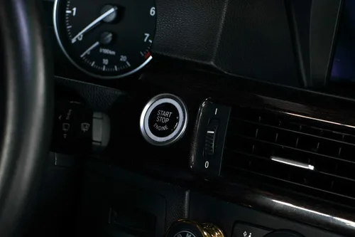 Vista 2 de Angelguoguo Interruptor de arranque del motor de coche Botón de repuesto para BMW 1 3 5 Series X1 X3 X5 X6 Z4 E chasis E81 E87 E90 E91 E92 E93 E60