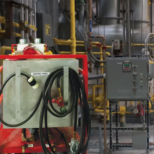 Vista 2 de Leviton 30 amperios, 125 voltios, NEMA L5-30R, 2P, 3W, conector de bloqueo, grado industrial, puesta a tierra, 2613, negro-blanco