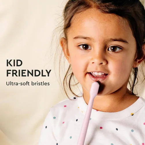 Vista 4 de Boka Cepillo de dientes manual clásico con carbón activado extra suave, cerdas cónicas, mango bioplástico que incluye tapa de viaje, aprobado por