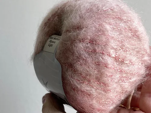 Vista 3 de Salmon Mousse Kid Mohair Alpaca Light DK - Ovillo de lana difuso, 1.76 onzas, 295 yardas (885.8 ft)