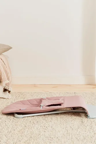 Vista 9 de BabyBjörn Bouncer Bliss, tejido, colcha de pétalos, rosa polvoriento