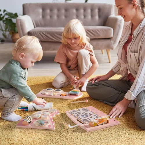 Vista 5 de ROBOTIME Tablero Ocupado de Cocodrilo Paneles de Pared para Niños Pequeños, Tablero de Actividades Sensoriales Montessori Rosa, Centro