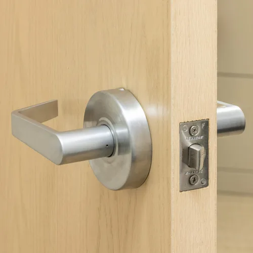 Vista 4 de Master Lock Paquete de palanca comercial y cerrojo de alta resistencia de grado 2 en cromo cepillado, entrada con llave con tope de tope, paso