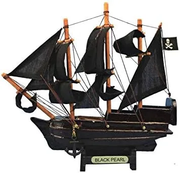 Hampton Nautical Adorno de Navidad de madera de piratas de perlas negras del Caribe modelo barco pirata