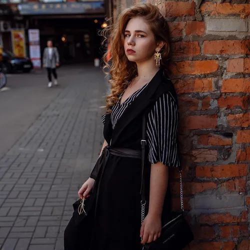 Vista 2 de Skeleton Skull Earrings for Women Gothic Spooky Ghost Hanging Skeleton Dangle Earrings Halloween Theme Jewelry Gift