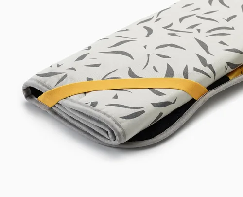 Vista 2 de Joseph Joseph Swift - Alfombrilla de planchar plegable con soporte de silicona para planchar, resistente al calor y al vapor, almohadilla