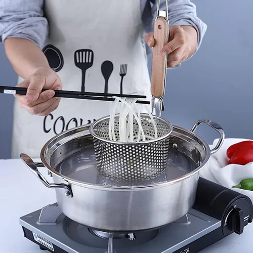 Vista 6 de XENITE Cesta de pasta para hervir pasta, colador de araña, de malla con mango de madera, cuchara ranurada, colador de olla caliente, cucharón