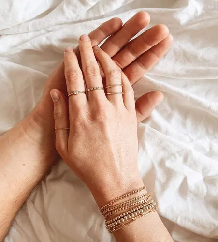 Vista 5 de Reoxvo - Juego de pulseras de cadena y cuentas de oro para mujer, chapadas en oro real de 14 quilates, delicadas pulseras ajustables de moda