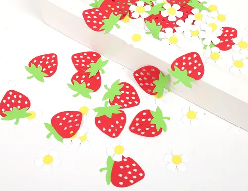 Vista 4 de Decoraciones de cumpleaños Sweet One - Confeti de fresa de primer cumpleaños, confeti de margaritas