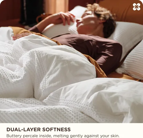 Vista 4 de Bedsure Funda de edredón de 100% algodón tamaño individual, tejido gofre, color blanco coco, GentleSoft y transpirable, juego de cama para regalo, 2