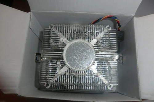 Vista 7 de AMD Phenom II X4 945 Deneb 3.0 GHz 4x512 KB L2 caché Socket AM3 95W Procesador de cuatro núcleos - Retail HDX945WFGMBOX