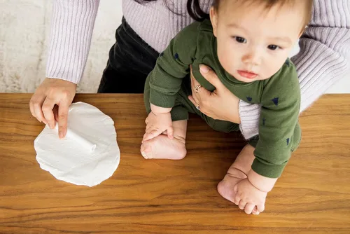 Vista 2 de Pearhead My Little Babyprints - Lata de recuerdo de huellas de manos o huellas, color rosa