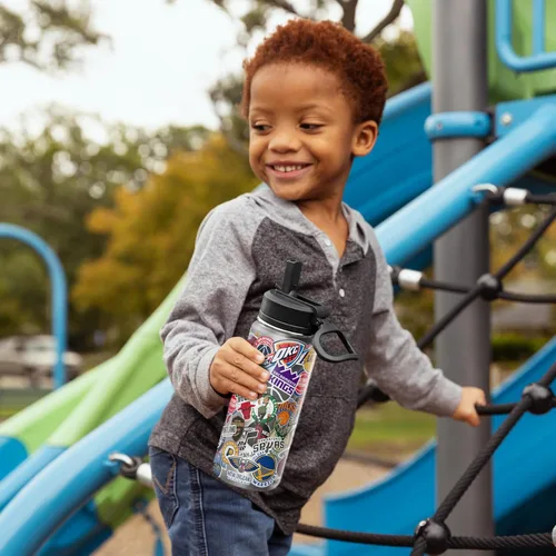 Vista 5 de Hydrapeak x NBA Botella de agua aislada de 20 onzas con tapa con popote y asa, con calcomanías de todos los equipos, con licencia oficial de la NBA