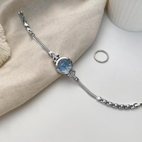 Vista 3 de CARLIEN Reloj de pulsera para mujer, pequeño, elegante, simple, de lujo, con esfera de perla, esfera de perla, ligero, correa de malla de acero