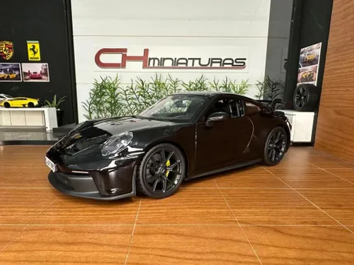 Vista 2 de Maisto May Cheong Group M36458BK - Coche infantil Porsche 911 GT3 2022 escala 1:18, color negro
