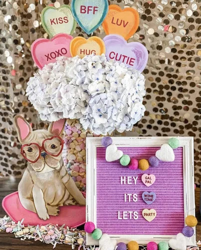 Vista 6 de Letrero de fieltro morado para el regreso a clases con marco blanco de madera rústica, letrero de tablero de letras de granja con soporte, mensaje