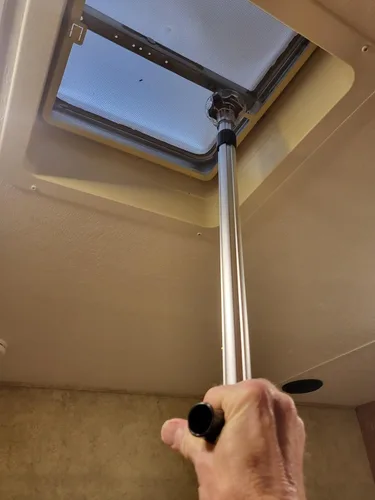 Vista 6 de Camp'N Barra de apertura de cubierta de ventilación de RV, mango de extensión de ventilación de RV, se extiende a 30 pulgadas - Herramienta