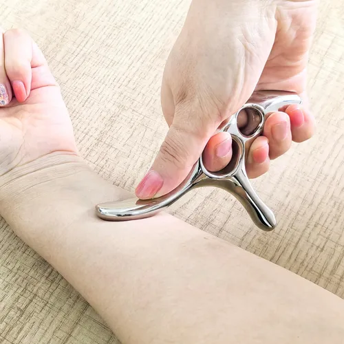 Vista 6 de BYYDDIY Gua Sha - Herramienta de masaje de punto de activación, protector de pulgar, masaje de tejido profundo, herramienta raspadora muscular (T)