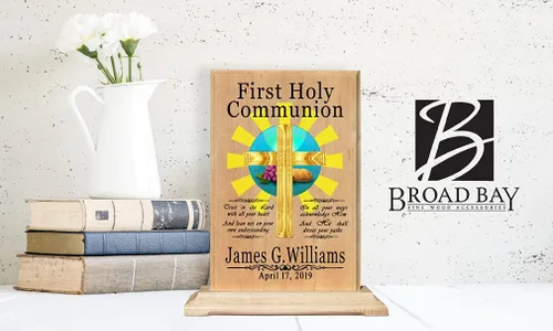 Vista 4 de Placas de primera comunión personalizadas para niños y niñas para la primera comunión, fabricadas en Estados Unidos, de madera maciza