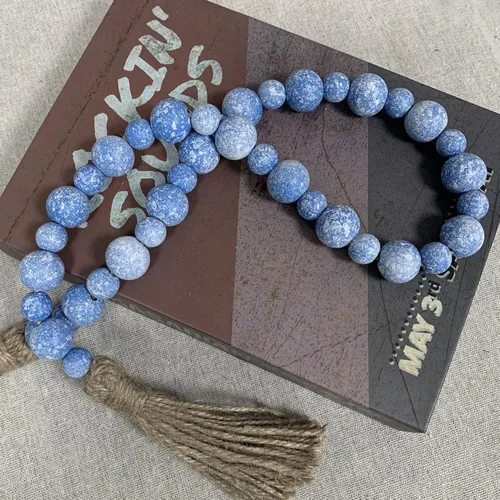 Vista 11 de Guirnalda de Cuentas Decorativas de Madera Artesanal Estilo Granja, Cuentas de Madera Boho para Bandeja de Mesa con Borla, Pequeña Decoración Azul