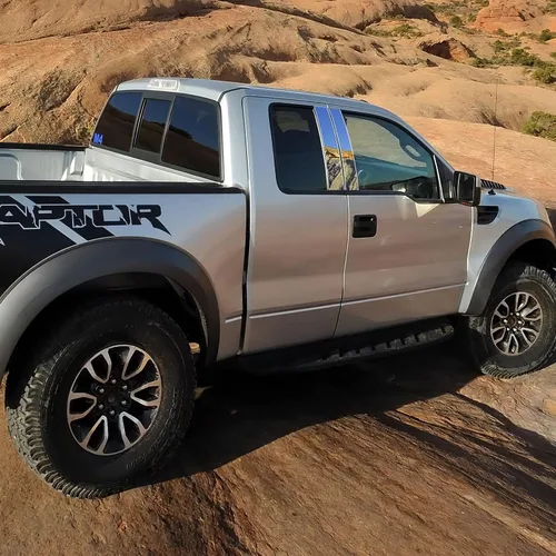 Vista 4 de Postes de pilar de acero inoxidable plateado para Ford F-150