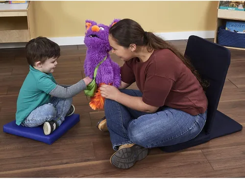 Vista 3 de Roylco Kit interactivo de marionetas Edgar an Emotion, marioneta de terapia de aprendizaje socioemocional súper suave y cómodo con 12 círculos