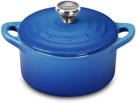 Vista 6 de Le Creuset Mini Cocotte de Hierro Fundido Esmaltado con Tapa, 1/3 qt., Licorice